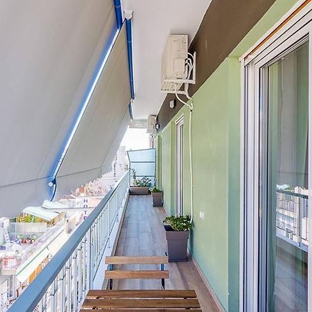 Bright Apartment For 6 Ppl In Athén Kültér fotó