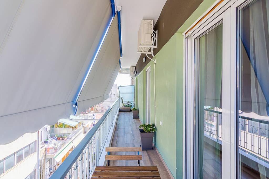 Bright Apartment For 6 Ppl In Athén Kültér fotó