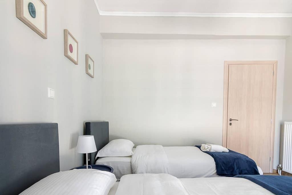 Bright Apartment For 6 Ppl In Athén Kültér fotó
