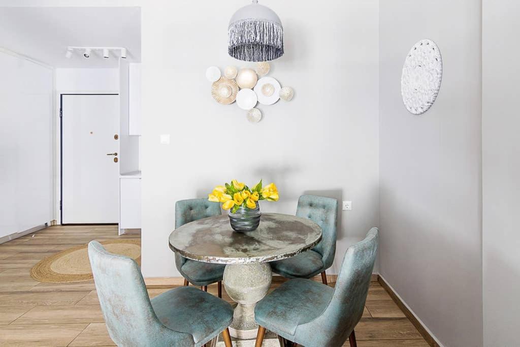 Bright Apartment For 6 Ppl In Athén Kültér fotó