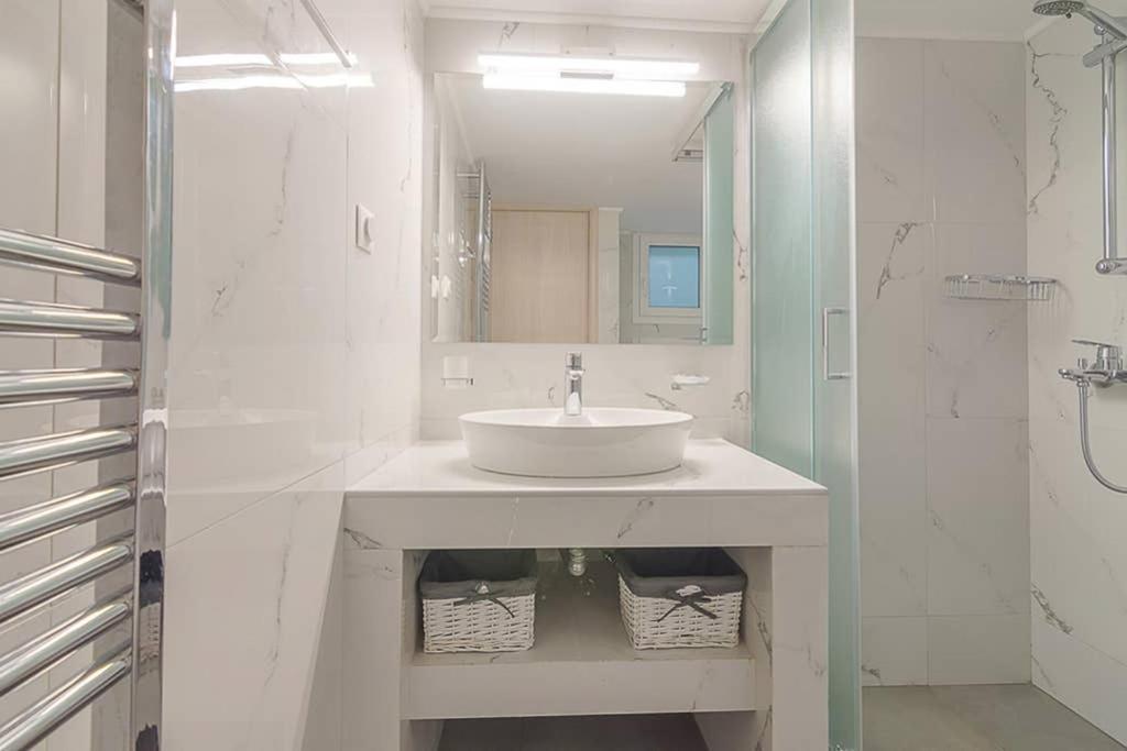 Bright Apartment For 6 Ppl In Athén Kültér fotó