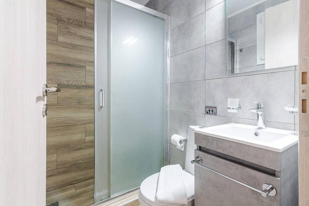 Bright Apartment For 6 Ppl In Athén Kültér fotó